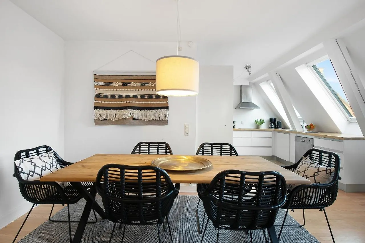 Sanders Leaves - Cute One-Bedroom Apartment With A Large Rooftop Terrace Copenhagen