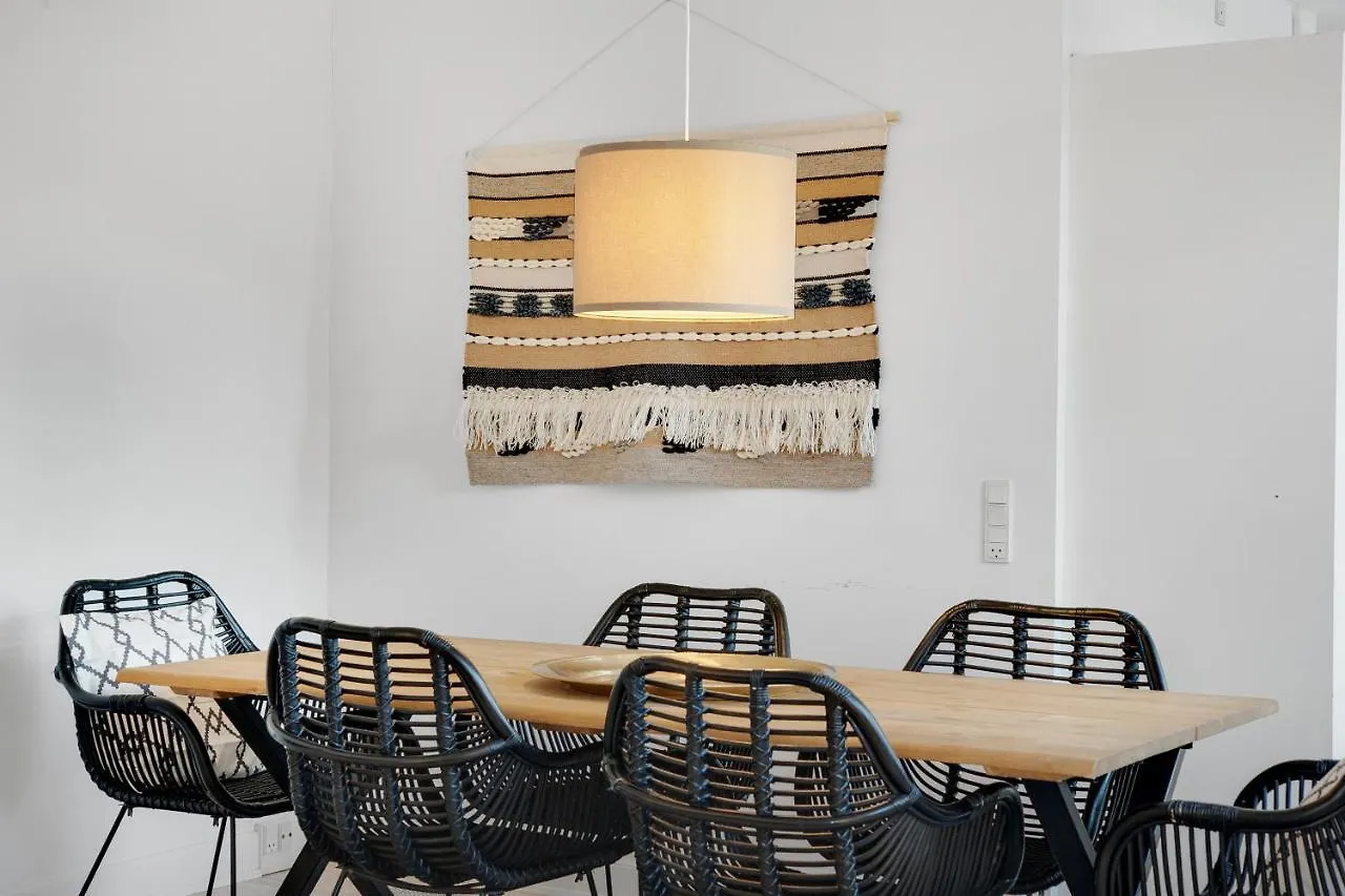 Sanders Leaves - Cute One-Bedroom Apartment With A Large Rooftop Terrace Copenhagen