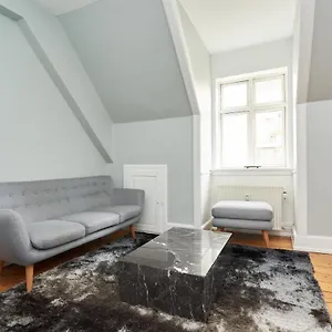 Stylish 5 Person In Vibrant Urban Area Apartment